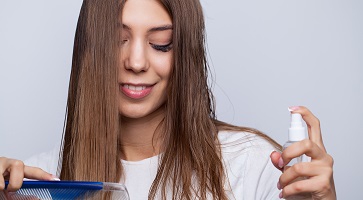 Kwas hialuronowy na włosy – jak działa, jak go stosować?
